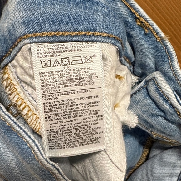 Old Navy Light Blue Extra High Rise Flare Women's Jeans Fits You 2-6 - Picture 6 of 7